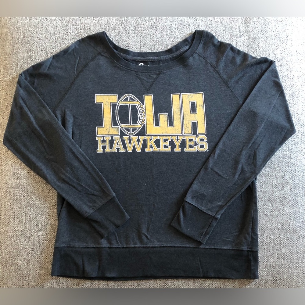 Women’s Iowa Hawkeyes sweatshirt - Size XL